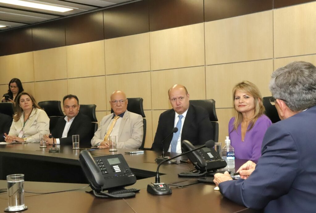 Prefeito se reúne com parlamentares e diretor geral do DNIT