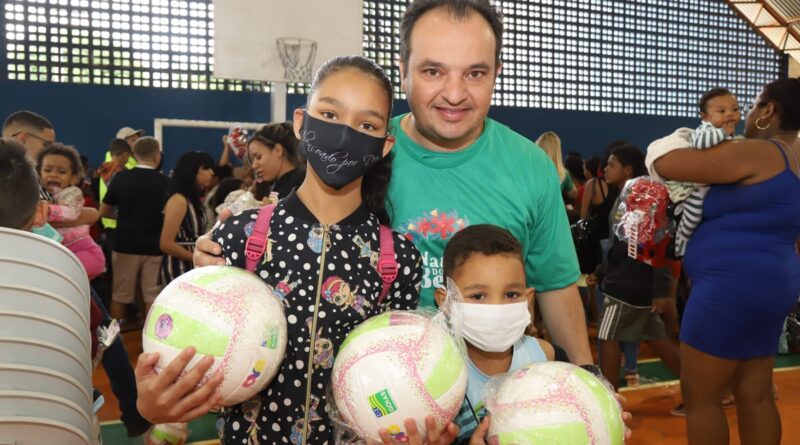 Natal do Bem, distribuiu brinquedos para a criançada de Valparaíso.