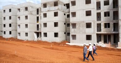 Obras do Residencial Vida Mais Vera Cruz – Condomínio Ipê Amarelo, em agosto: subsídio de R$ 42 mil por unidade para famílias com renda de até três salários mínimos (Foto: Octacílio Queiroz)