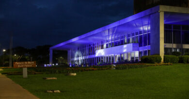 A iluminação especial enfeitará os prédios públicos até o dia 8 de janeiro | Foto: Tony Oliveira/Agência Brasília