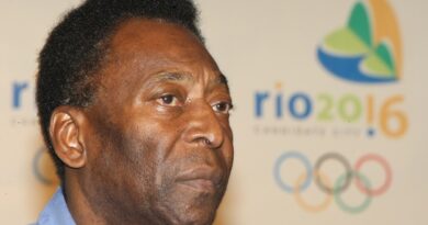 Pelé more aos 82 anos