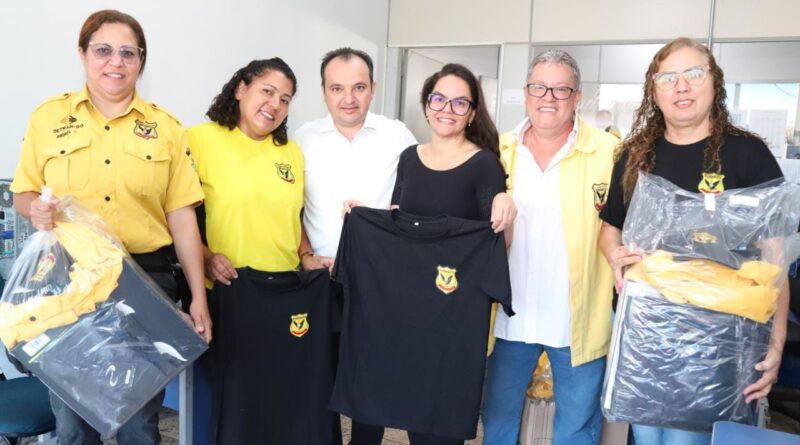 Agentes de Trânsito de Valparaíso recebem novos uniformes