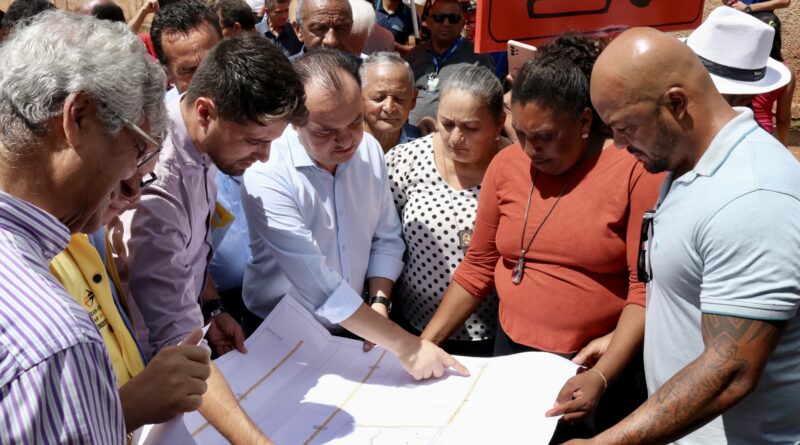 A ordem de serviço para o início das obras de infraestrutura do Consórcio Anhanguera foi assinada nesta terça-feira, 10 de janeiro, com a presença dos parlamentares da Câmara de Valparaíso de Goiás.