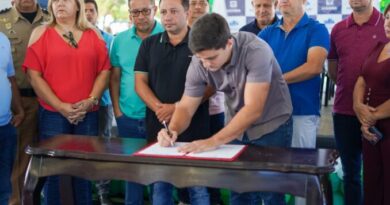 Diego Sorgatto assina ordens de serviço na área educacional