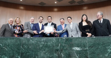 Sessão solene para entrega de Título de Cidadania Goiana ao governador do Rio Grande do Sul, Eduardo Figueiredo Cavalheiro Leite