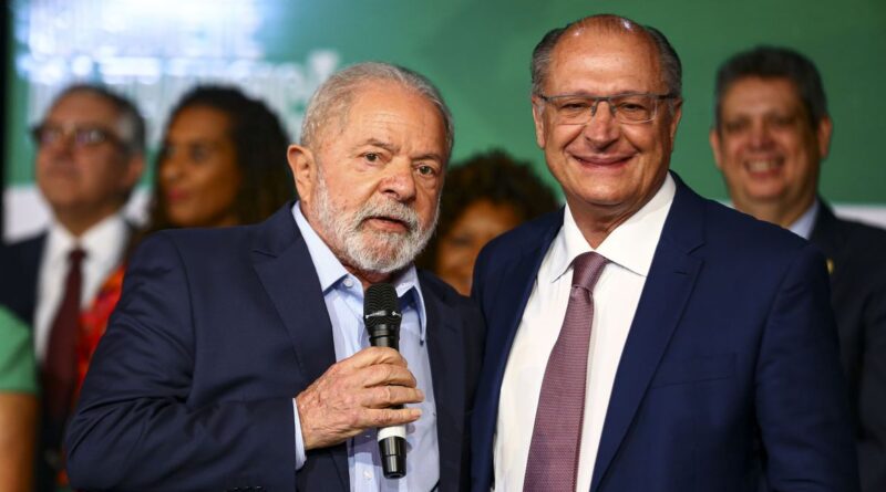 Lula e Alckmin tomam posse