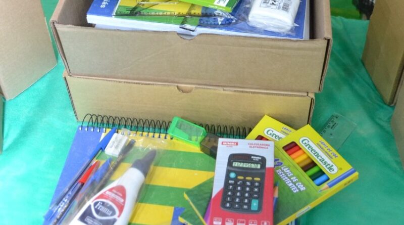 Todos os alunos matriculados na rede estadual de ensino receberão kits com materiais escolares a partir do dia 18 de janeiro (Foto: Seduc-GO)