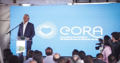 Governador Ronaldo Caiado durante lançamento da obra do Complexo Oncológico de Referência do Estado de Goiás, que será construído em terreno às margens da BR-153, em Goiânia (Foto: Hegon Corrêa e Júnior Guimarães)