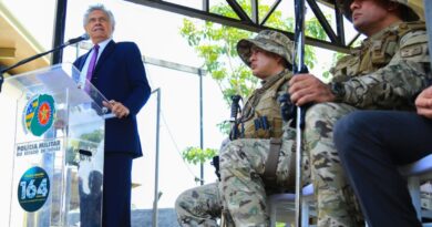 Governador Ronaldo Caiado durante passagem no Comando de Operações de Divisas da Polícia Militar do Estado de Goiás, nesta quinta-feira (09/02) (Foto: Wesley Costa)