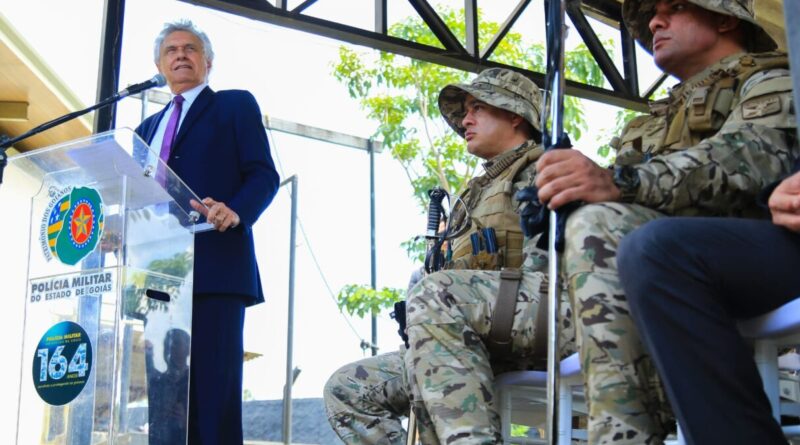 Governador Ronaldo Caiado durante passagem no Comando de Operações de Divisas da Polícia Militar do Estado de Goiás, nesta quinta-feira (09/02) (Foto: Wesley Costa)