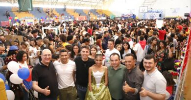 Feira Cultural, da Escola Municipal de Línguas de Valparaíso de Goiás, foi um dos eventos que mais reuniu a população,. O Ginásio Poliesportivo ficou completamente lotado.