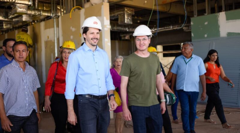 Governador em exercício Daniel Vilela visita a estrutura do Hospital Estadual de Águas Lindas, que será entregue ainda este ano (Foto: Lucas Diener)