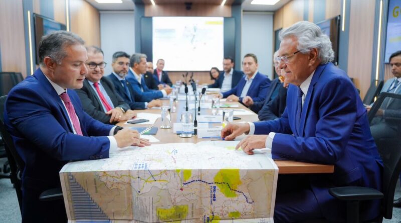 Governador Ronaldo Caiado se reúne com ministros Renan Filho (Transportes) e Jader Filho (Cidades), em Brasília, e comemora investimentos no estado (Foto: Júnior Guimarães)