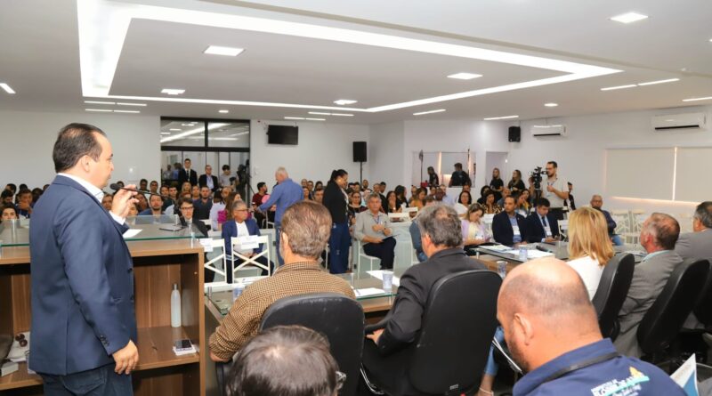 Presidente da AMAB, prefeito Pábio Mossoró, no 13° Encontro Regional do TCMGO