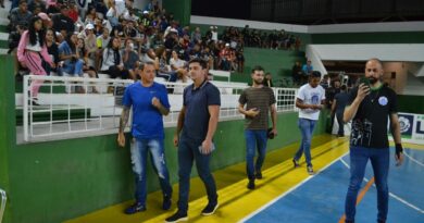 Prefeito Diego Sorgatto fiscaliza o Ginásio de Esportes que está sendo preparado para sediar etapa regional dos jogos estudantis de Goiás