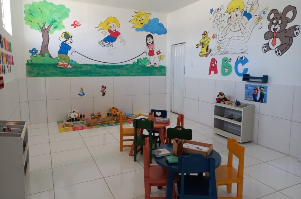 88 unidades prisionais em Goiás passaram a contar com brinquedotecas, espaços onde os custodiados podem receber filhos menores de 18 anos fora do ambiente de cárcere (Foto: Polícia Penal)
