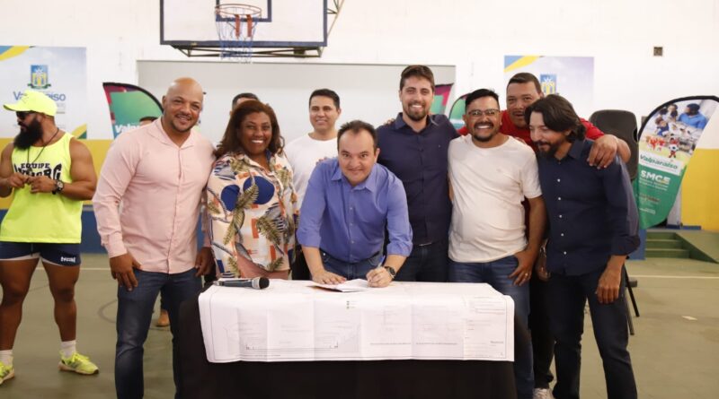 Prefeito assina Ordem de Serviço para revitalização do Ginásio Poliesportivo do Jardim Oriente