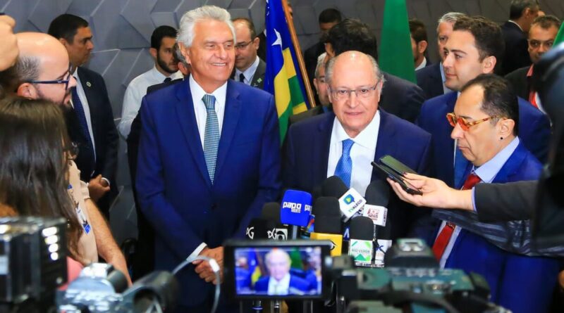 Governador Ronaldo Caiado acompanha vice-presidente da República em visita a Goiânia. Alckmin ouviu demandas do setor produtivo e de agentes públicos (Foto: Wesley Costa e Hegon Corrêa)