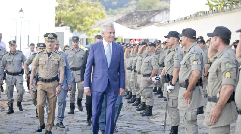 Governador Ronaldo Caiado transfere de forma simbólica capital do estado para cidade de Goiás, nesta segunda-feira (Foto: Secom)