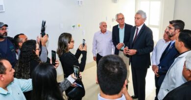 Governador Ronaldo Caiado visita hospital de Palmeiras de Goiás que vai integrar rede estadual de saúde