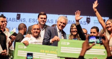 Governador Ronaldo Caiado durante premiação das escolas que se destacaram no AlfaMais Goiás. Programa terá mais R$ 22 milhões em recursos (Foto: Secom-GO)
