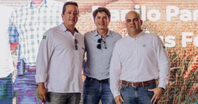 Vinicius Ferreira, sócio do grupo Diamante Agrícola S/A; Cauê Campos, CEO do Grupo Pivot; e Danilo Parrode, CEO do Grupo IFB, comemoram o sucesso do Conexão Vale do Araguaia.