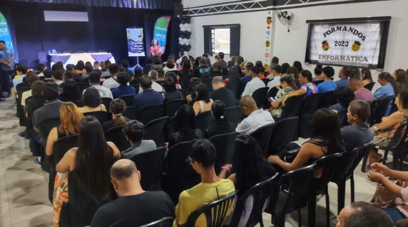 Formatura de 130 estudantes do curso gratuito de informática, no CEU das Artes