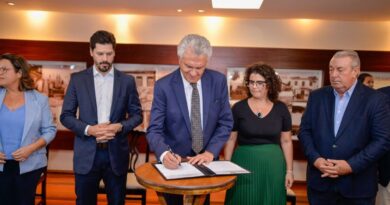 Governador Ronaldo Caiado e representantes do setor produtivo assinam pacto para redução do desmatamento ilegal em Goiás: meta é zerar degradação florestal até 2030 (Foto: Lucas Diener)