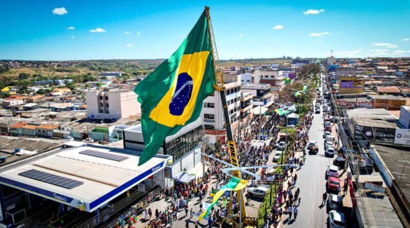 Desfile Cívico em Cidade Ocidental atraiu cerca de 15 mi pessoas