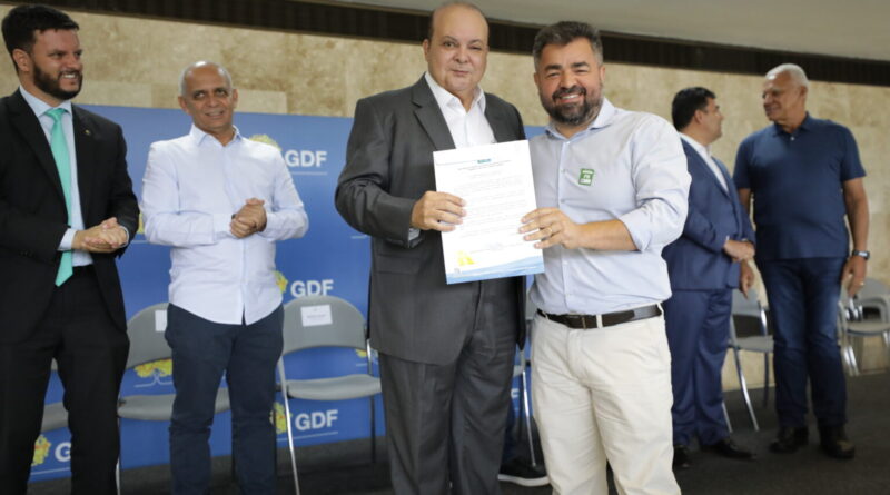 Ibaneis Rocha: “Vocês, empresários, são importantes para a cidade, sem vocês a gente não consegue gerar emprego” | Foto: Renato Alves/Agência Brasília