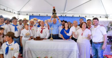 Governador participa de missa em celebração a padroeira do Brasil, no povoado de Areias, na cidade de Goiás (Fotos: Lucas Diener )