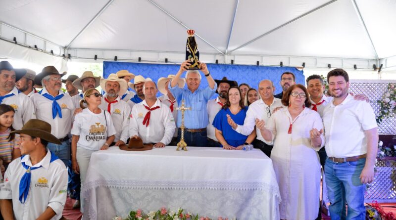 Governador participa de missa em celebração a padroeira do Brasil, no povoado de Areias, na cidade de Goiás (Fotos: Lucas Diener )