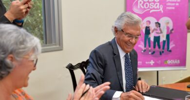 Ronaldo Caiado assina convênio inédito com a UFG para permitir a realização de exames genéticos que diagnosticam câncer de mama e ovário (Foto: Lucas Diener)