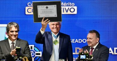 Ronaldo Caiado destacou o espírito público do cooperativismo ao ser homenageado com a Comenda e Diploma do Mérito Cooperativo da OCB/GO (Foto: Cristiano Borges)