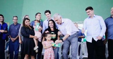 Nesta terça-feira foram entregue mais de 3 mil cartões do Mães de Goiás e Dignidade para famílias em vulnerabilidade social de Luziânia e do Distrito do Jardim Ingá