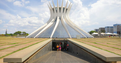 A festa em homenagem a Nossa Senhora Aparecida, nesta quinta-feira (12), no gramado central próximo à Catedral Metropolitana | Foto: Geovana Albuquerque/Agência Brasília