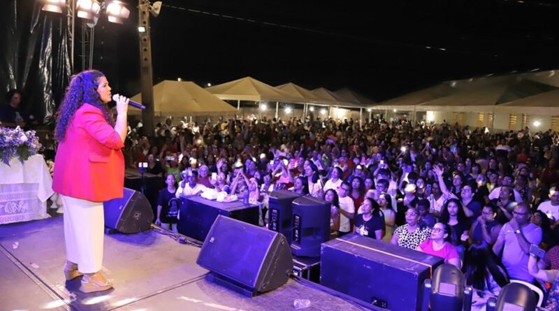 Festejos encerraram com show da cantora Eliana Ribeiro