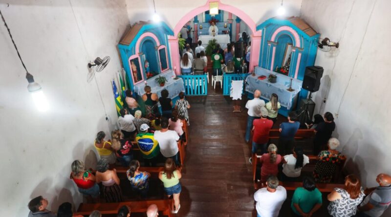 Festividades na Igreja Nossa Senhora do Rosário celebram distrito de Buenolândia como Marco Zero do Estado de (Foto: André Costa)