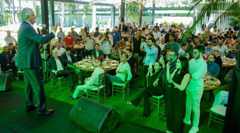 Durante o evento, Caiado destacou a importância da imprensa do interior para o desenvolvimento de Goiás