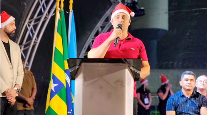 Noite muito especial, com a chegada do Papai Noel, espetáculo teatral e entrega de brinquedos. Uma noite mágica e de muita alegria para as nossas crianças