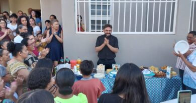 Paroquianos comemoram os seis anos de ordenação sacerdotal do Padre José Flávio