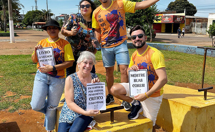 Com frases marcantes como “Bora, Bora, Bora, Bora”, “Livro, o Melhor Presente”, “Mostre suas Cores” e “Em tempos de pós-verdades, pensamento crítico é insanidade”, a Academia Valparaisense de Letras promoveu uma manhã de sábado memorável (30), dedicada à arte e cultura no Centro Poliesportivo do Jardim Céu Azul.