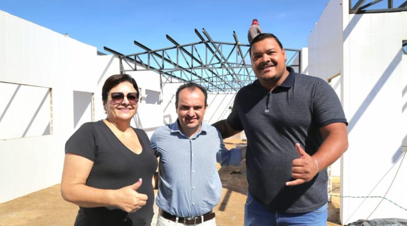 O prefeito Pábio Mososro e a secretária de Educação, Rudilene Nobre estão realizando visitas técnicas nas escolas municipais que estão em obras