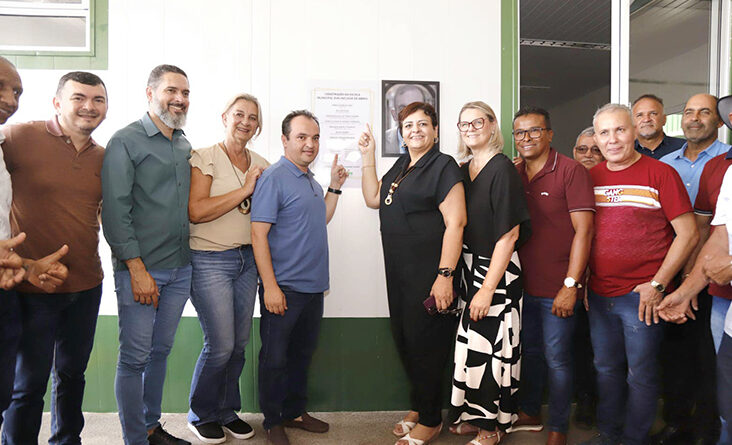 Escola Escola Municipal Avelino Jove de Abreu. é reinaugurada em clima de festa