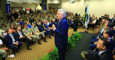 Governador Ronaldo Caiado em evento com oficiais militares e representantes da área de Segurança Pública: “Não existe Estado Democrático de Direito sem segurança pública” (Foto: Wesley Costa)