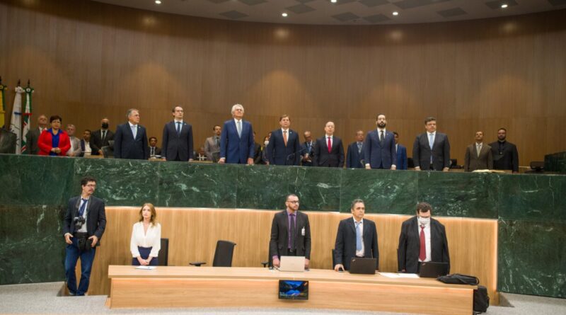 Ronaldo Caiado participa da sessão solene de abertura do ano legislativo na Alego: “Sem participação coletiva não se chega aos resultados que alcançamos” (Fotos: Lucas Diener e Rubens Couto)