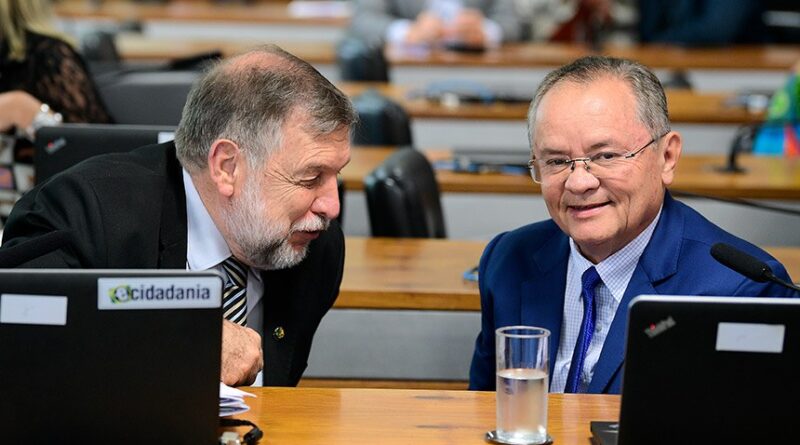 Relator, Flávio Arns foi favorável à proposta de Zequinha Marinho Fonte: Agência Senado