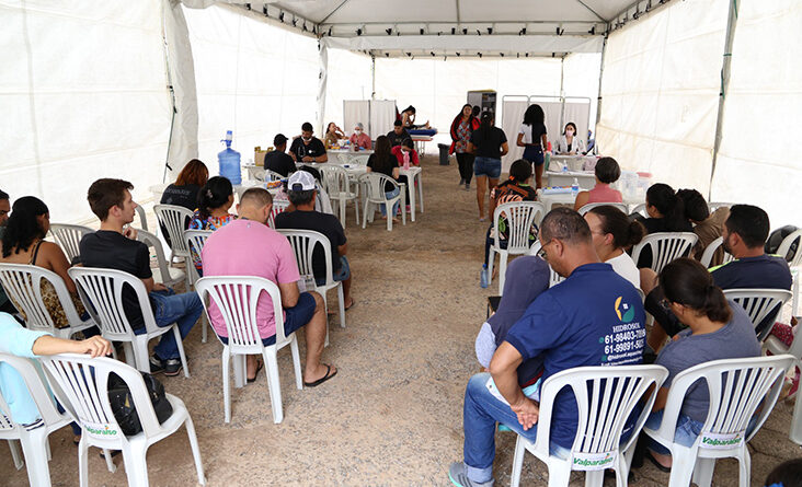 CAIS instala tenda para atender pacientes com suspeita de DENGUE