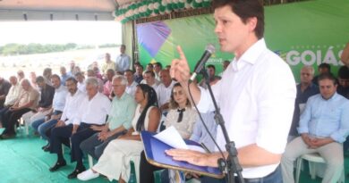 Vice-governador Daniel Vilela participa de entrega de 50 casas do Programa Pra Ter Onde Morar, em Palmeiras de Goiás/Foto: Jota Eurípedes