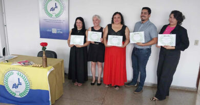 Novos acadêmicos recebem Diploma de Membro Titular da Academia Valparaisense de Letras, AVL.